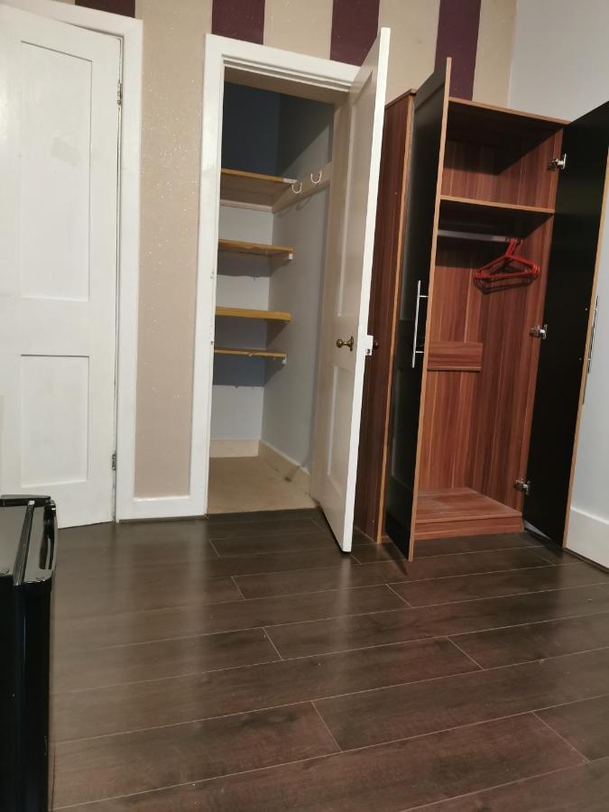 Neat Double Room Londyn Zewnętrze zdjęcie