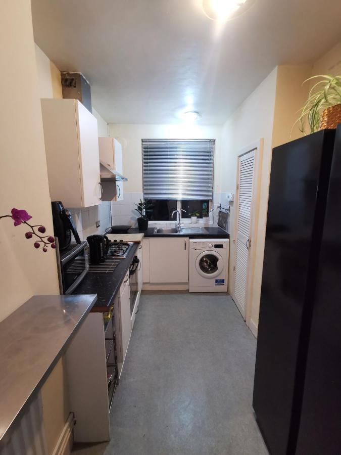 Neat Double Room Londyn Zewnętrze zdjęcie
